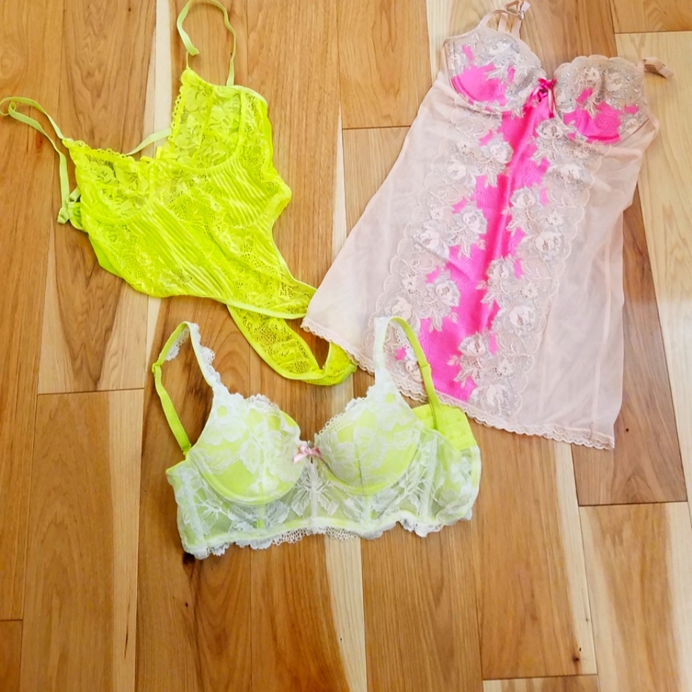 Victoria secret lingerie Bundle size: small